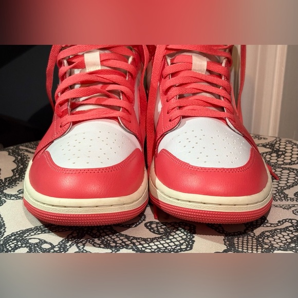 Air Jordan 1 Mid Pink Salt SZ 12 Women Like New - Picture 6 of 9